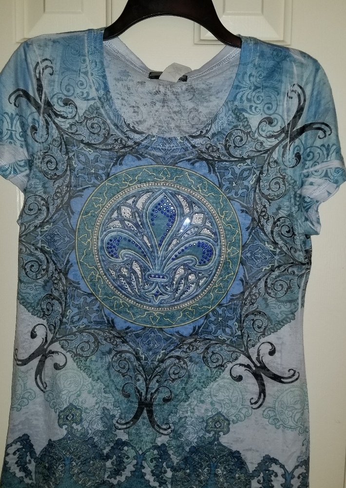 Tissue tee with Fleur De Lis